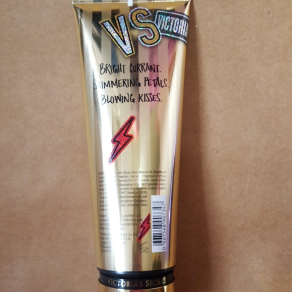 3 Victoria's secret l o t i o n 236 m l each - Picture 3 of 7